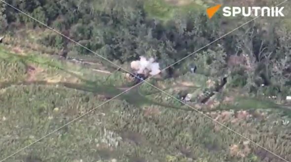 Khoảnh khắc UAV cảm tử Nga tấn công làm nổ tung kho đạn của Ukraine
